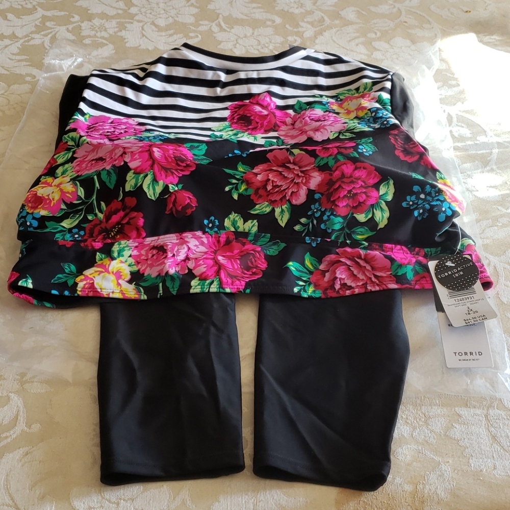 Torrid stripe & floral print [crop] rash guard